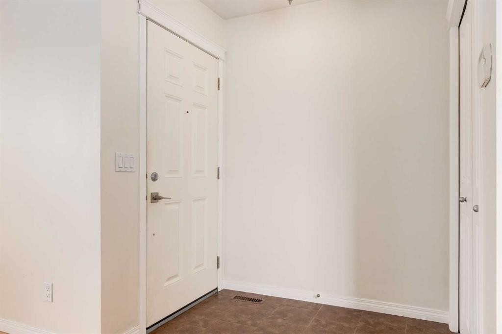 2234 15A Street Se, Calgary, AB - Indoor Photo Showing Other Room
