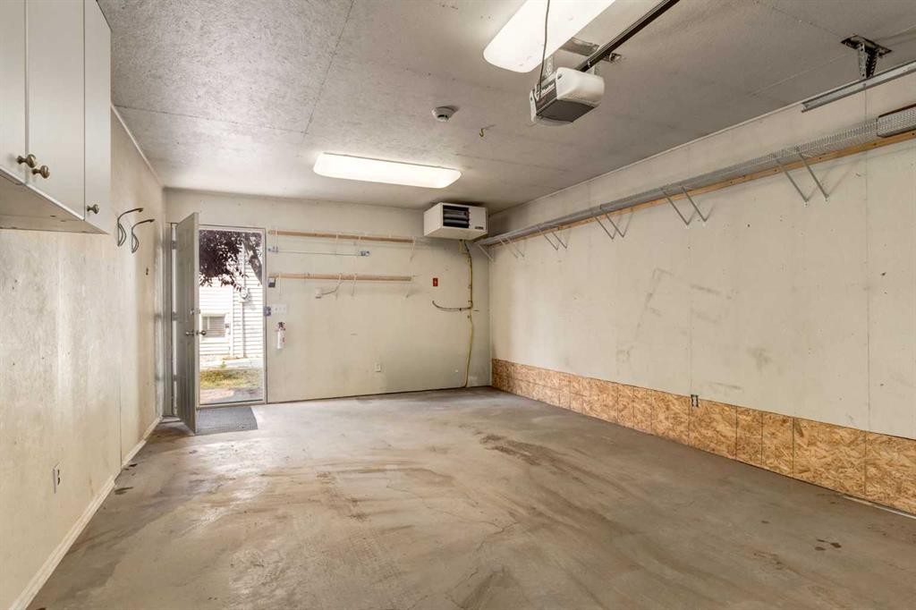 2234 15A Street Se, Calgary, AB - Indoor Photo Showing Garage