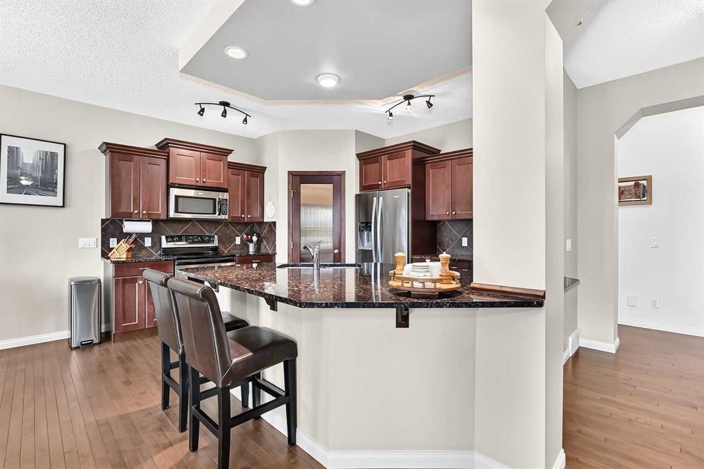 212 Aspenmere Close, Chestermere, AB - Indoor Photo Showing Kitchen With Stainless Steel Kitchen With Upgraded Kitchen