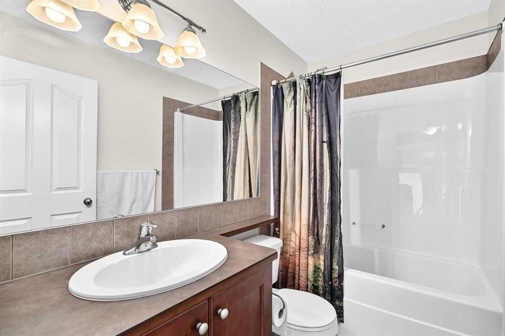 212 Aspenmere Close, Chestermere, AB - Indoor Photo Showing Bathroom