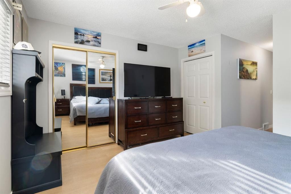 76 Douglas Ridge Close Se, Calgary, AB - Indoor Photo Showing Bedroom