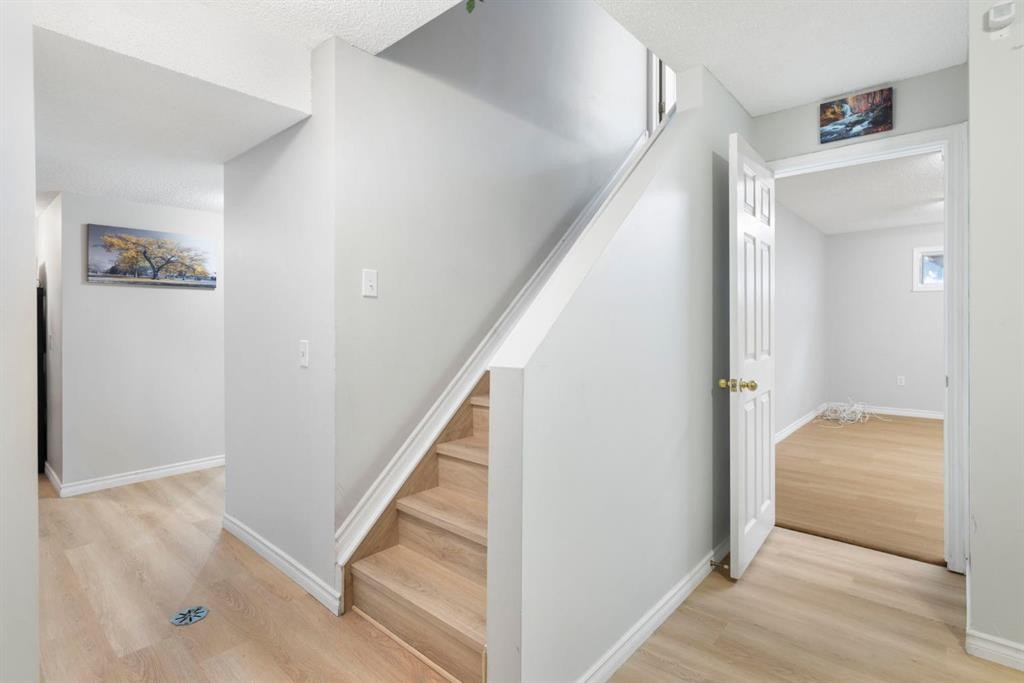 76 Douglas Ridge Close Se, Calgary, AB - Indoor Photo Showing Other Room