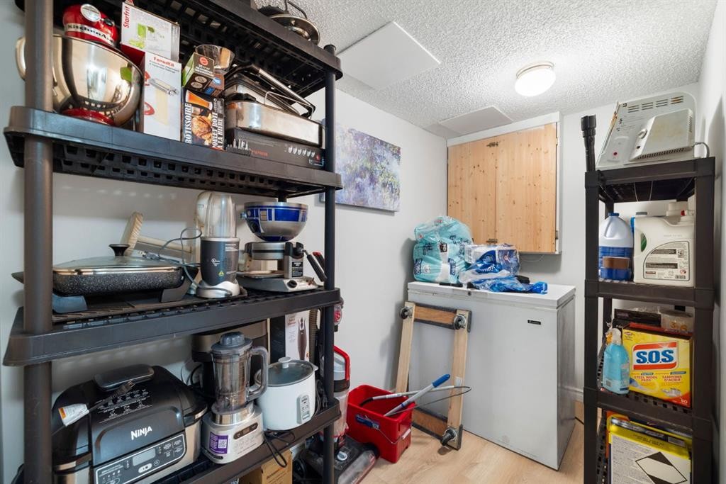 76 Douglas Ridge Close Se, Calgary, AB - Indoor Photo Showing Other Room
