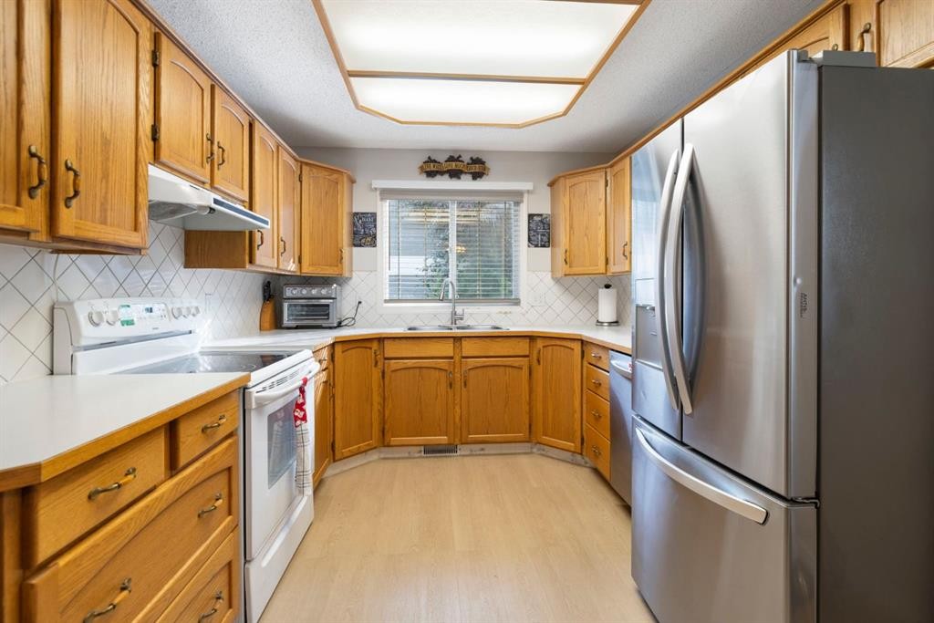 76 Douglas Ridge Close Se, Calgary, AB - Indoor Photo Showing Kitchen With Double Sink