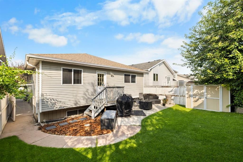 76 Douglas Ridge Close Se, Calgary, AB - Outdoor