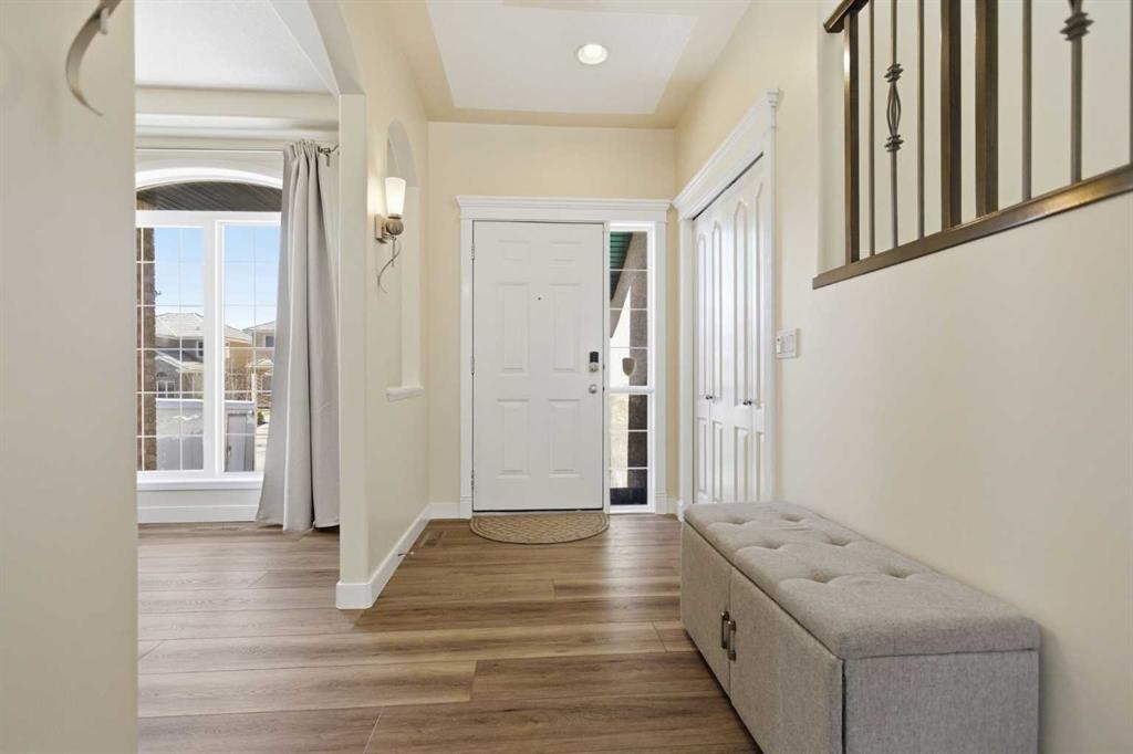 18 Royal Crest Way Nw, Calgary, AB - Indoor Photo Showing Other Room