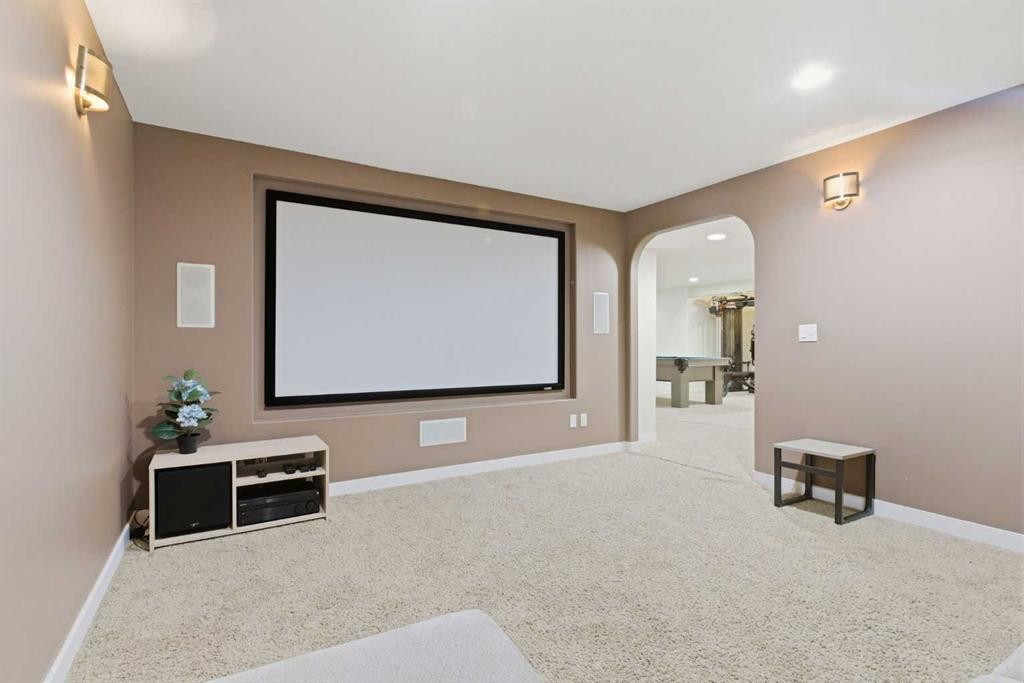 18 Royal Crest Way Nw, Calgary, AB - Indoor Photo Showing Other Room