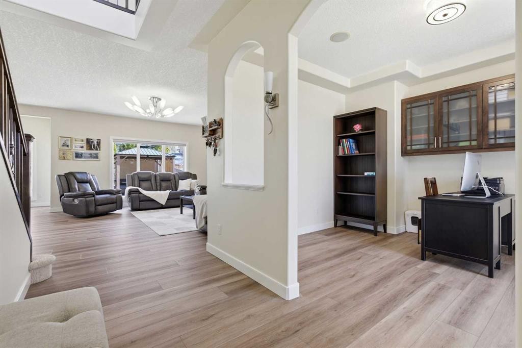 18 Royal Crest Way Nw, Calgary, AB - Indoor
