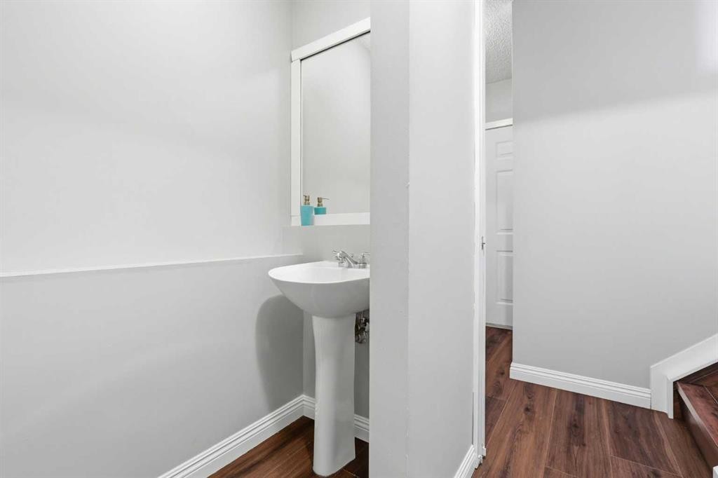 129 Hidden Spring Circle Nw, Calgary, AB - Indoor Photo Showing Bathroom