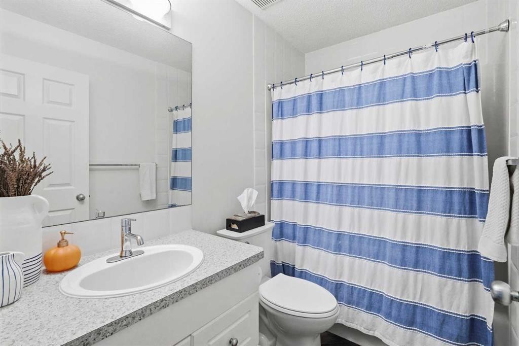 173 Tuscany Ridge View Nw, Calgary, AB - Indoor Photo Showing Bathroom