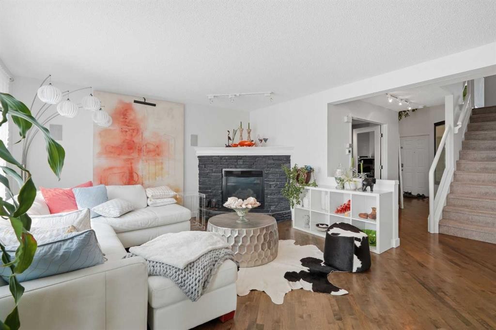 173 Tuscany Ridge View Nw, Calgary, AB - Indoor Photo Showing Living Room With Fireplace