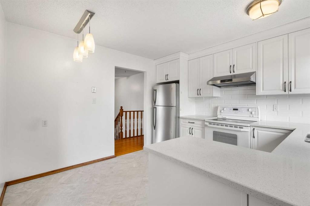 6008 Dalgetty Drive Nw, Calgary, AB - Indoor Photo Showing Kitchen
