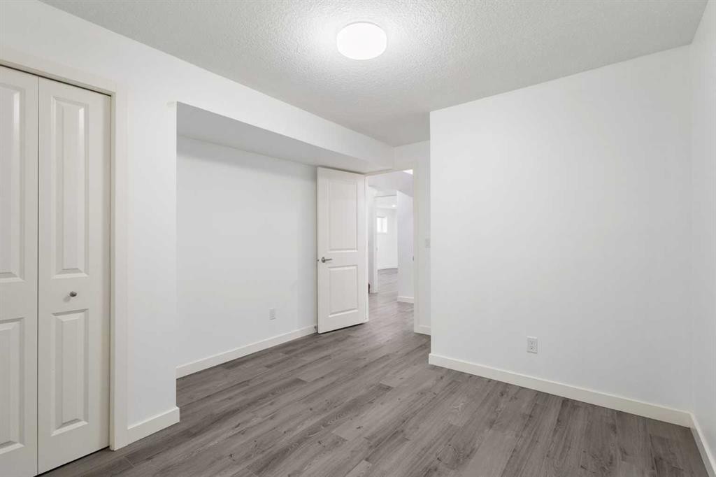 6008 Dalgetty Drive Nw, Calgary, AB - Indoor Photo Showing Other Room