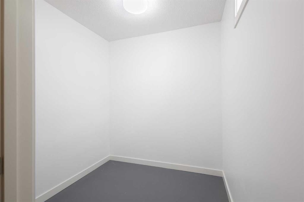 6008 Dalgetty Drive Nw, Calgary, AB - Indoor Photo Showing Other Room