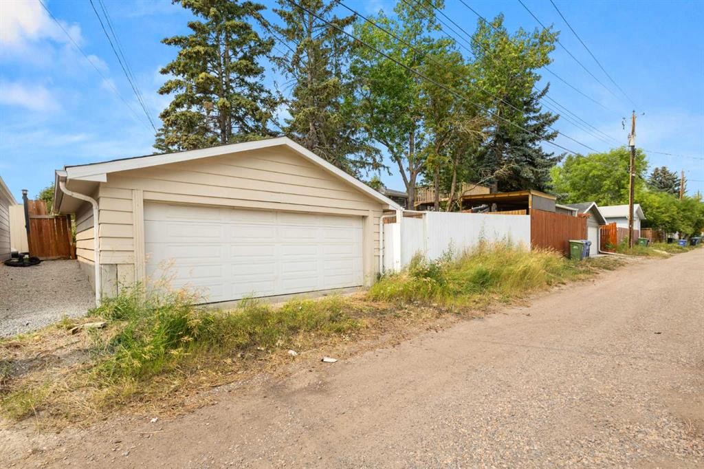 6008 Dalgetty Drive Nw, Calgary, AB - Outdoor