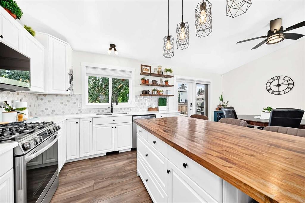29 Sierra Road, Olds, AB - Indoor Photo Showing Kitchen
