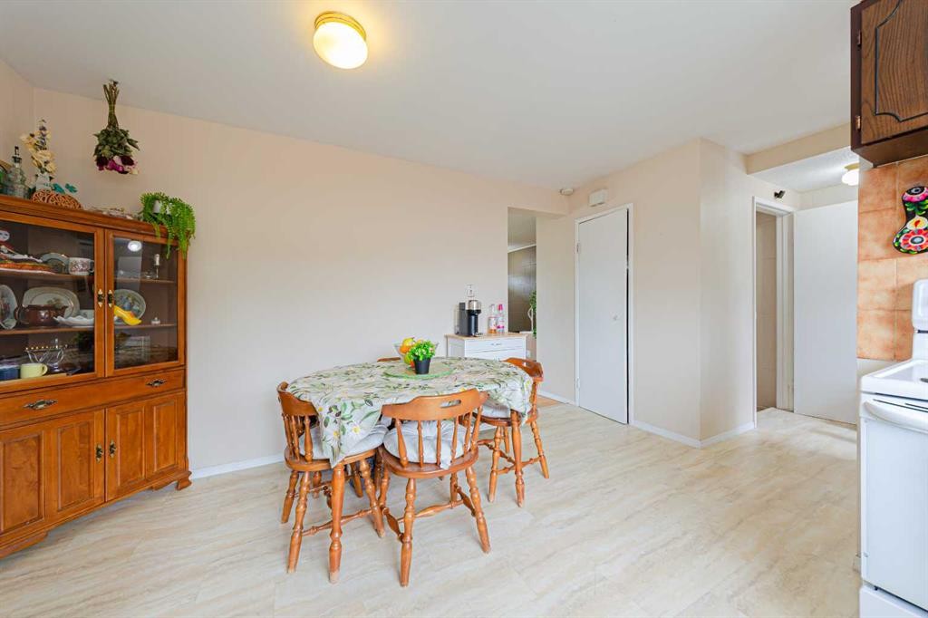 5412 14 Avenue Se, Calgary, AB - Indoor Photo Showing Dining Room