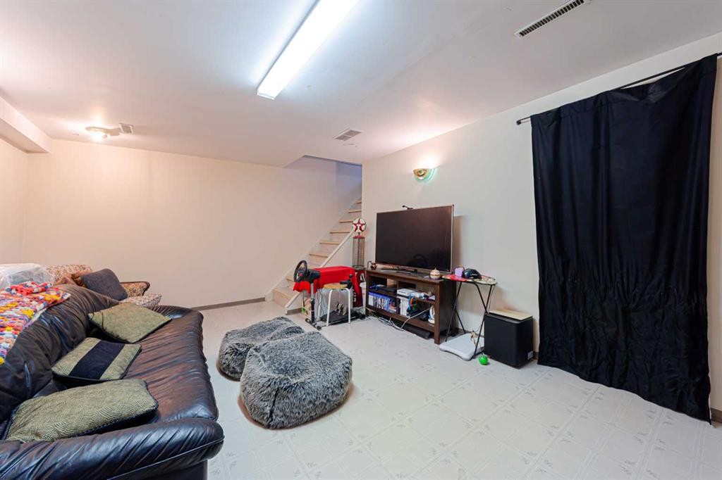 5412 14 Avenue Se, Calgary, AB - Indoor