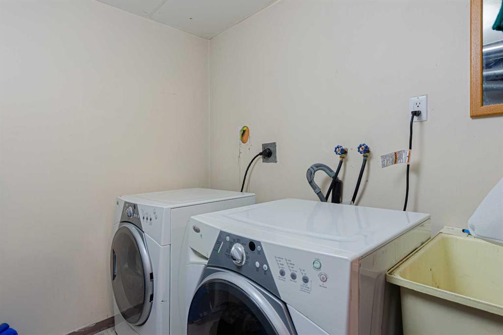 5412 14 Avenue Se, Calgary, AB - Indoor Photo Showing Laundry Room