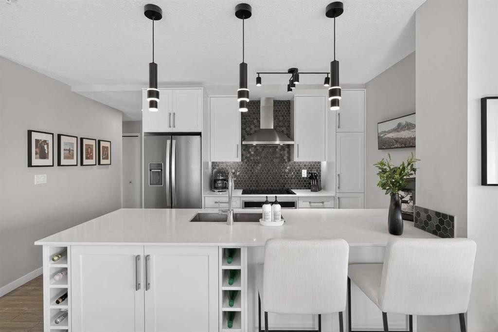 302-2231 Mahogany Boulevard Se, Calgary, AB - Indoor Photo Showing Kitchen With Upgraded Kitchen