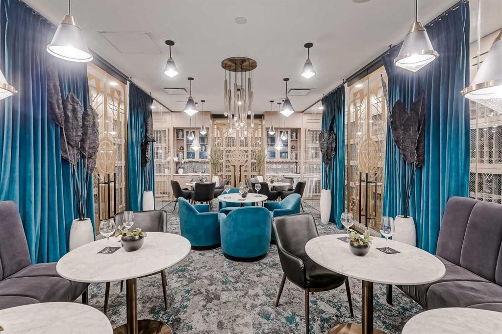 302-2231 Mahogany Boulevard Se, Calgary, AB - Indoor Photo Showing Dining Room