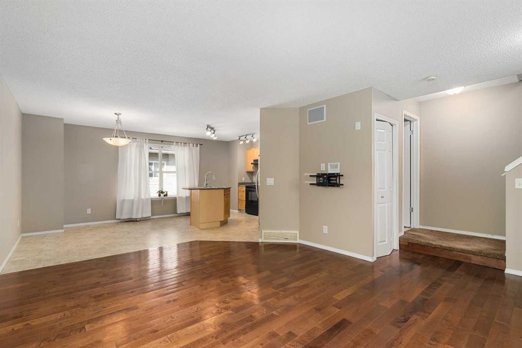 205 Mckenzie Towne Gate Se, Calgary, AB - Indoor Photo Showing Other Room