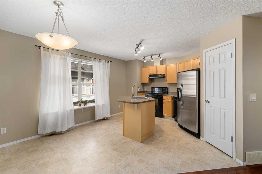 205 Mckenzie Towne Gate Se, Calgary, AB - Indoor Photo Showing Kitchen