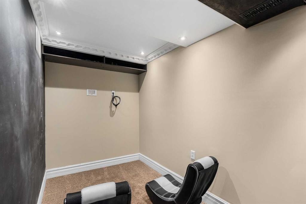 205 Mckenzie Towne Gate Se, Calgary, AB - Indoor Photo Showing Office