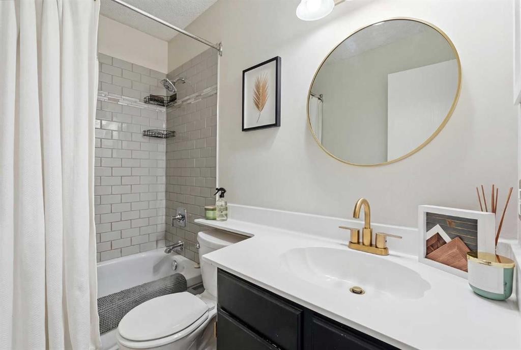 6503 Ranchview Drive Nw, Calgary, AB - Indoor Photo Showing Bathroom
