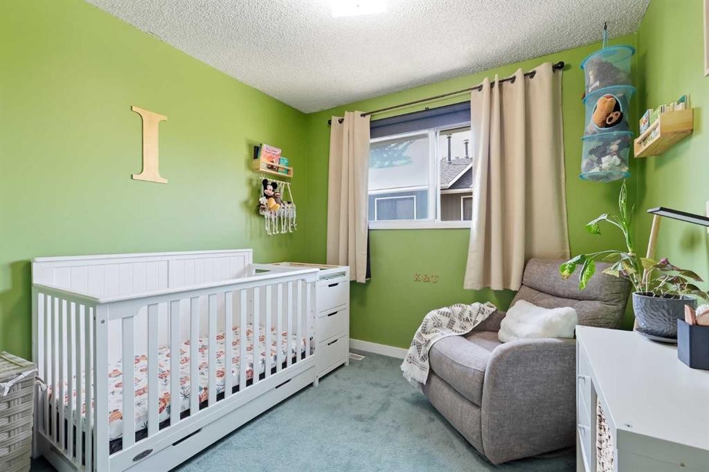 6503 Ranchview Drive Nw, Calgary, AB - Indoor Photo Showing Bedroom