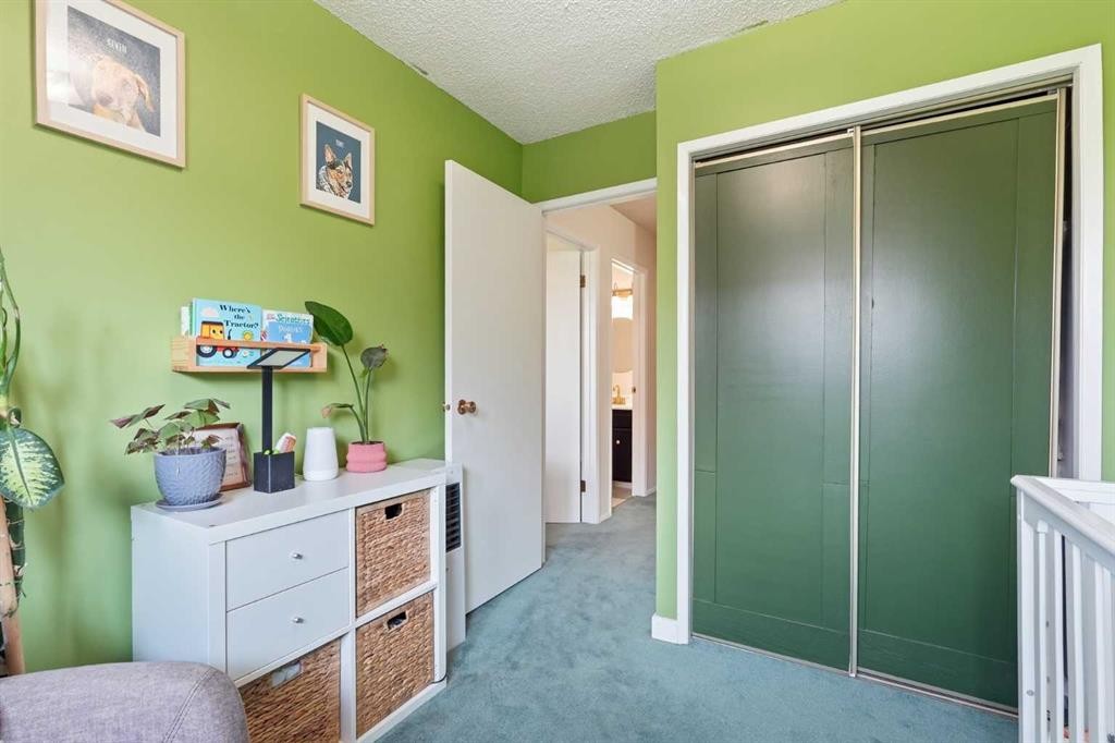 6503 Ranchview Drive Nw, Calgary, AB - Indoor Photo Showing Bedroom