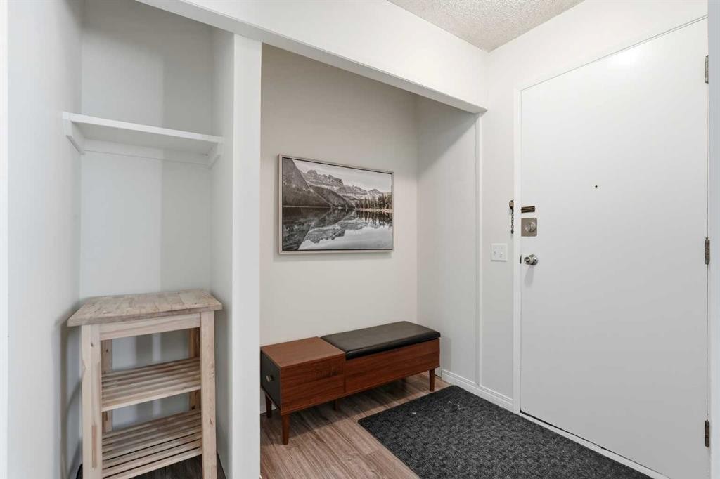6503 Ranchview Drive Nw, Calgary, AB - Indoor Photo Showing Other Room