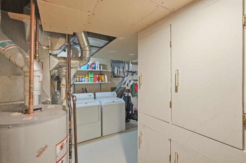 6503 Ranchview Drive Nw, Calgary, AB - Indoor Photo Showing Laundry Room