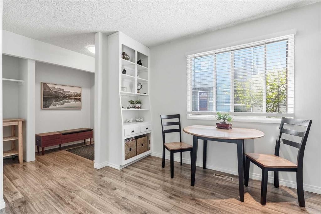 6503 Ranchview Drive Nw, Calgary, AB - Indoor Photo Showing Dining Room