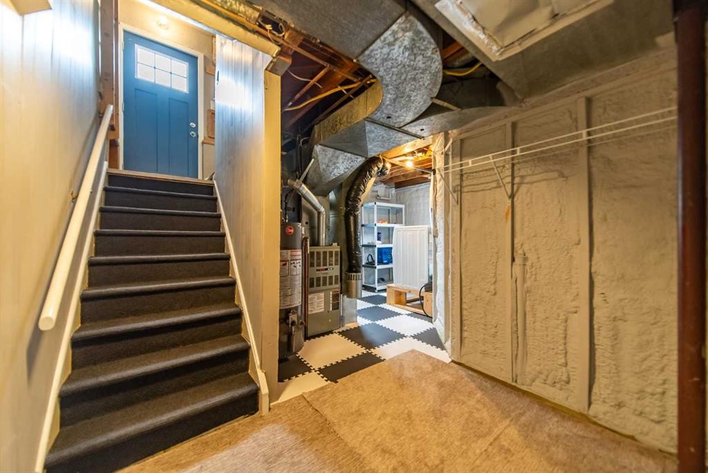 84 Waterloo Drive Sw, Calgary, AB - Indoor Photo Showing Other Room