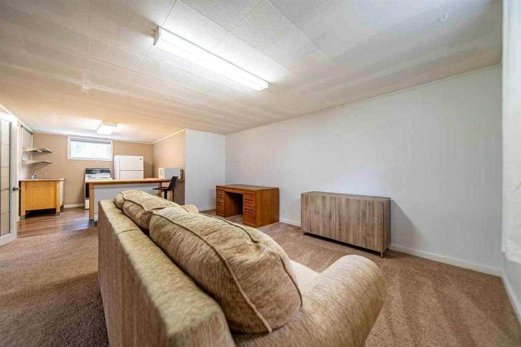 84 Waterloo Drive Sw, Calgary, AB - Indoor