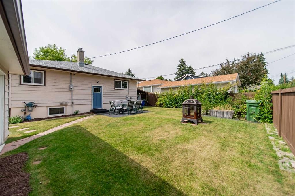 84 Waterloo Drive Sw, Calgary, AB - Outdoor