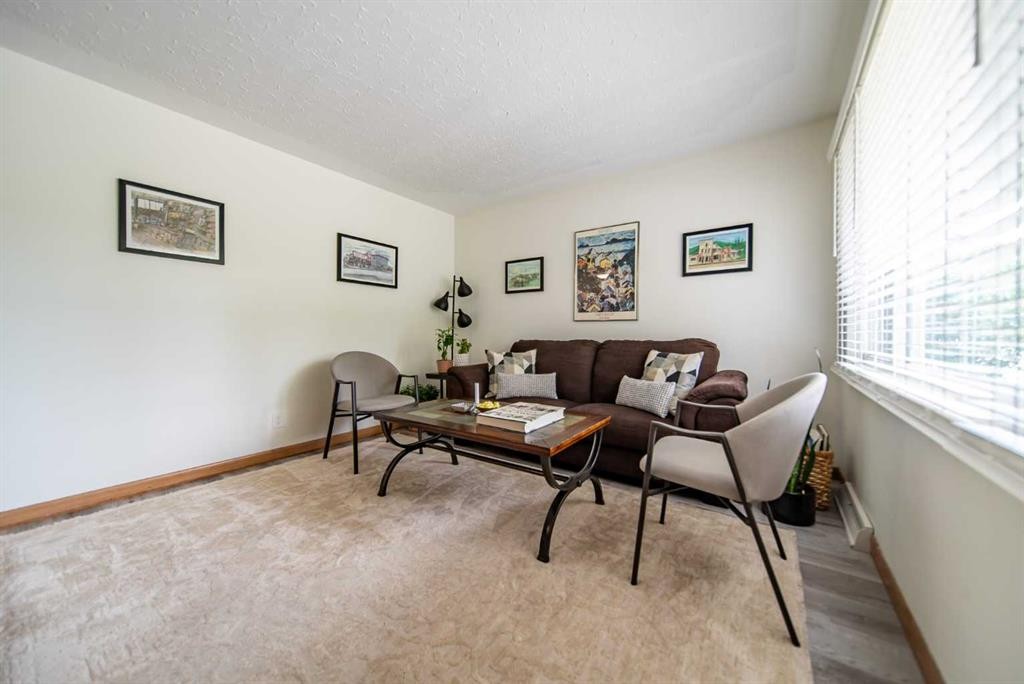 84 Waterloo Drive Sw, Calgary, AB - Indoor