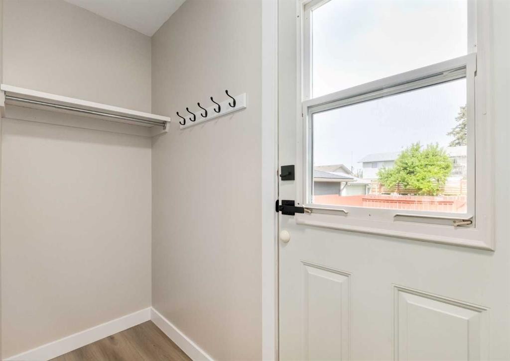 7956 71 Avenue Nw, Calgary, AB - Indoor Photo Showing Other Room