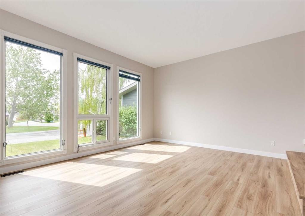7956 71 Avenue Nw, Calgary, AB - Indoor Photo Showing Other Room