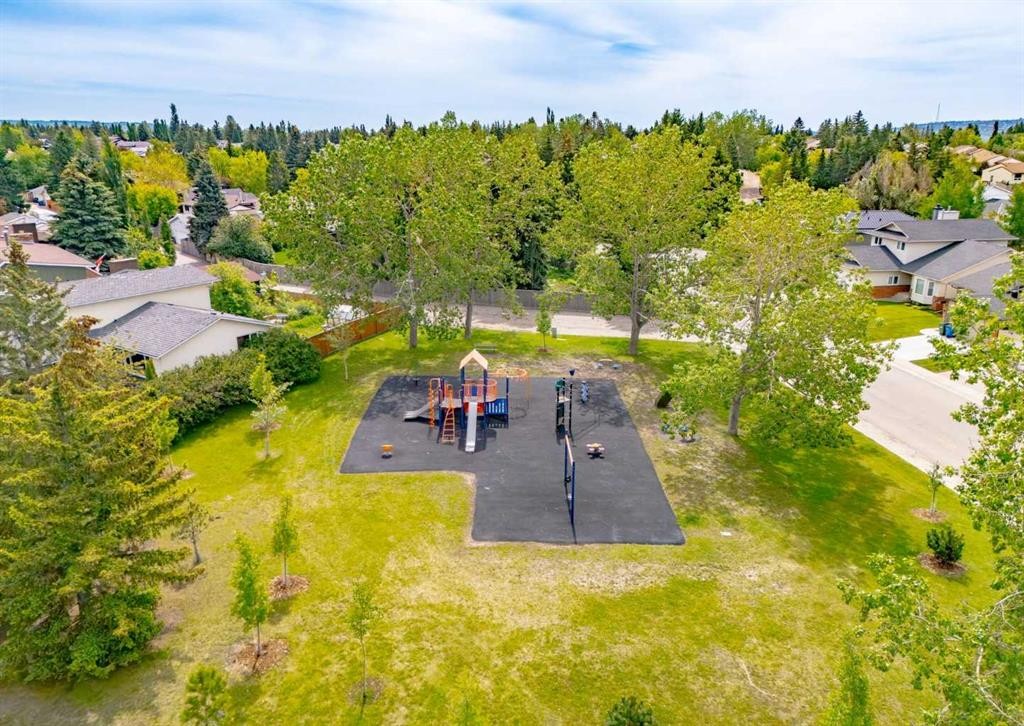 7956 71 Avenue Nw, Calgary, AB - Outdoor With View