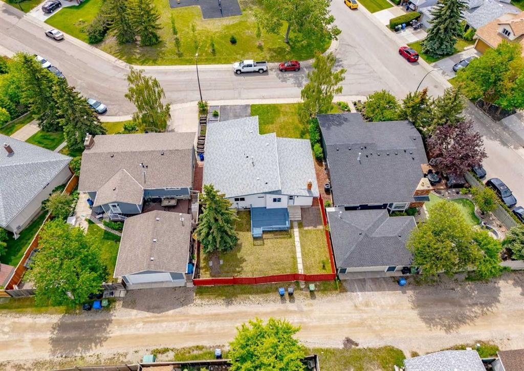 7956 71 Avenue Nw, Calgary, AB - Outdoor With View