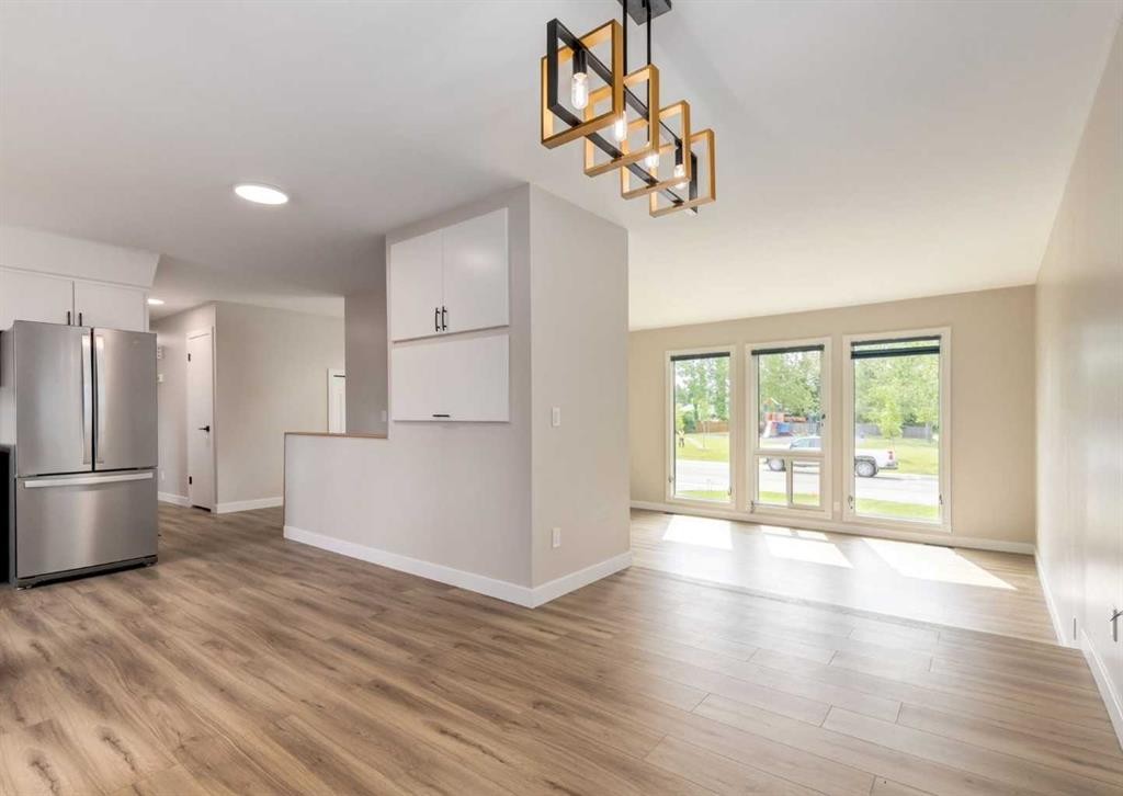 7956 71 Avenue Nw, Calgary, AB - Indoor Photo Showing Other Room