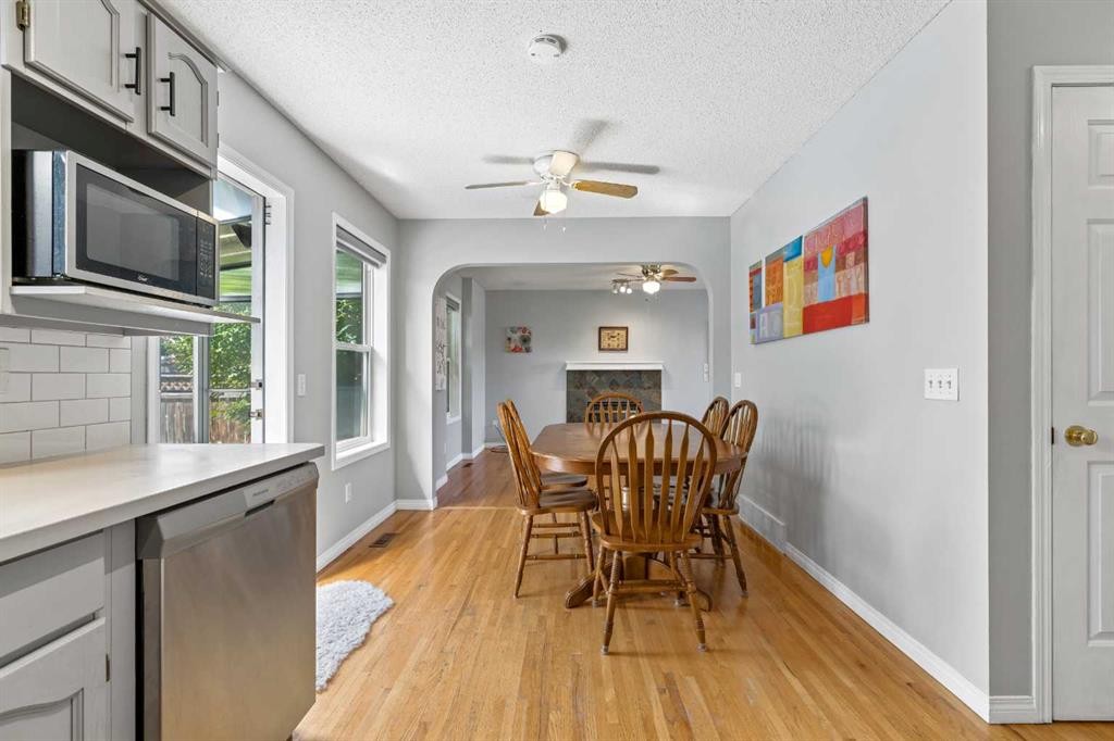 10433 Hidden Valley Drive Nw, Calgary, AB - Indoor Photo Showing Dining Room