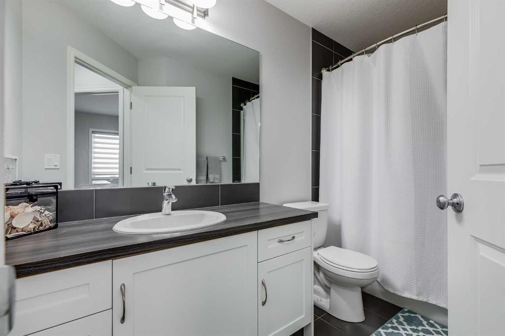 540 Evanston Link Nw, Calgary, AB - Indoor Photo Showing Bathroom
