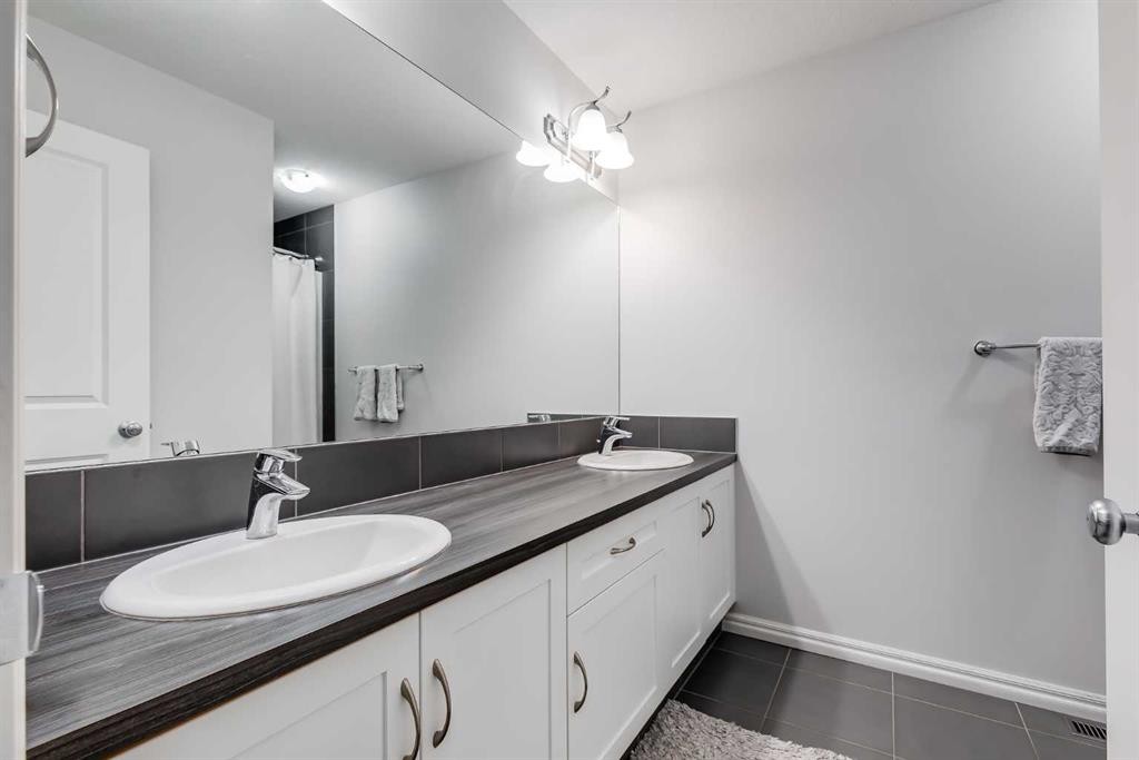 540 Evanston Link Nw, Calgary, AB - Indoor Photo Showing Bathroom