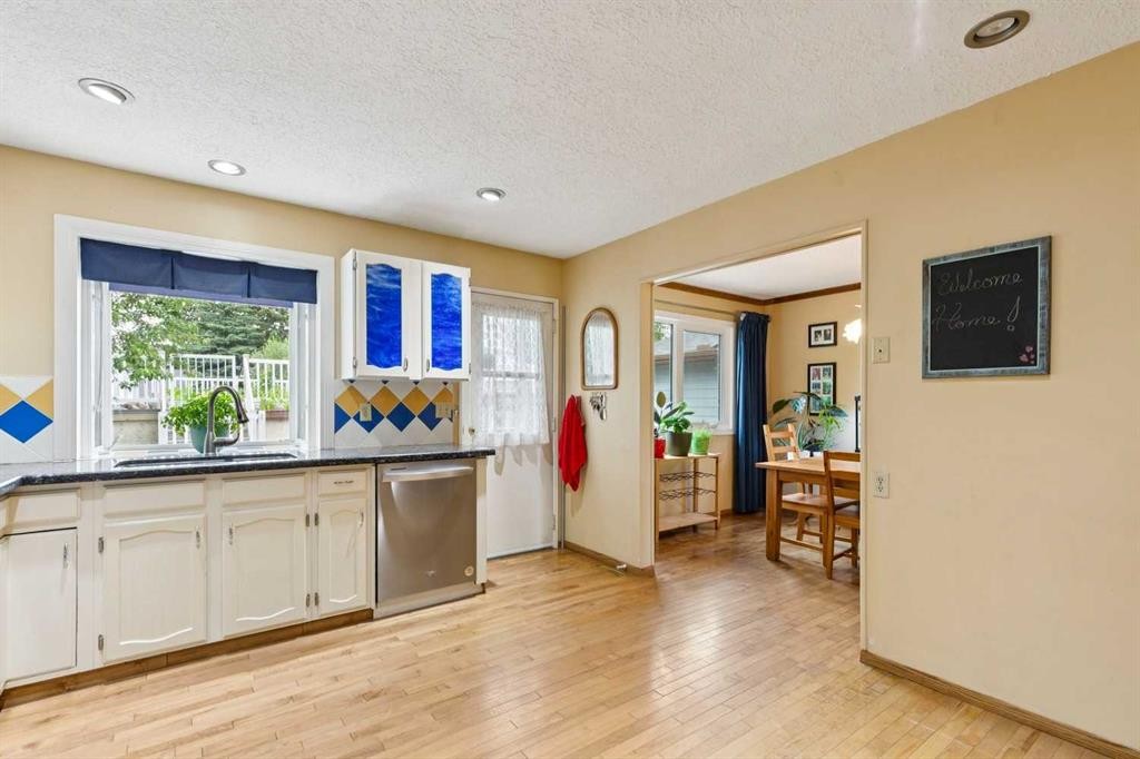 107 Bermuda Drive Nw, Calgary, AB - Indoor