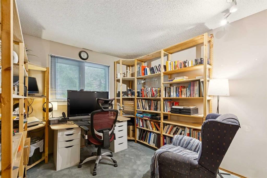 107 Bermuda Drive Nw, Calgary, AB - Indoor Photo Showing Office