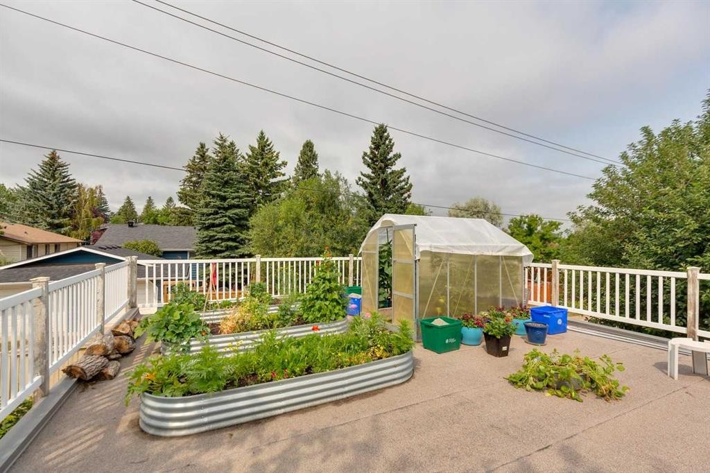 107 Bermuda Drive Nw, Calgary, AB - Outdoor