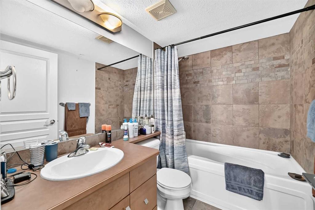 208-30 Cranfield Link Se, Calgary, AB - Indoor Photo Showing Bathroom